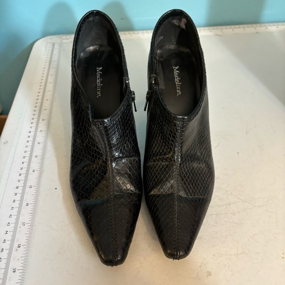 🛍️3/$30 Madeline women’s black reptile skin print stiletto booties in size 10 - Picture 6 of 13